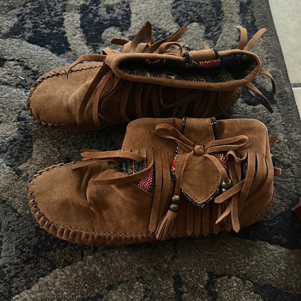 Woman moccasin, size 5.5, brown